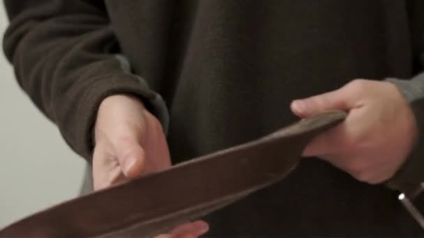 Osoba Trzymająca Nóż Materiał Wysokiej Jakości — Wideo stockowe