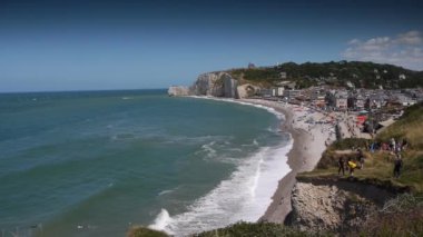 Büyük bir su kütlesi. Yüksek kaliteli görüntüler