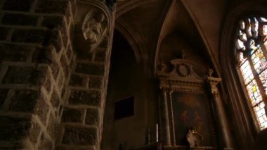 Binanın yan tarafında tabela olan bir oda. Yüksek kaliteli görüntüler