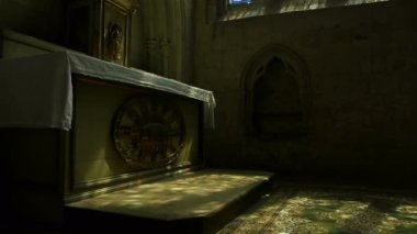 Binanın yan tarafında bir saat. Yüksek kaliteli görüntüler