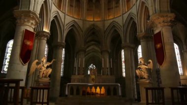 Büyük bir bina. Yüksek kaliteli görüntüler