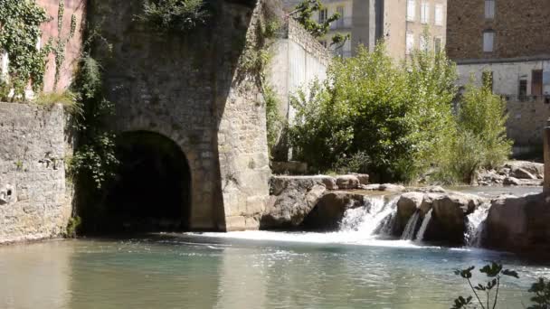 Una Piscina Acqua Fronte Edificio Filmati Alta Qualità — Video Stock