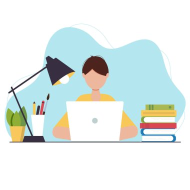 Dizüstü bilgisayarı olan, okuyan ya da çalışan bir adam. Kitaplı masa, lamba. Düz biçimli vektör illüstrasyonu