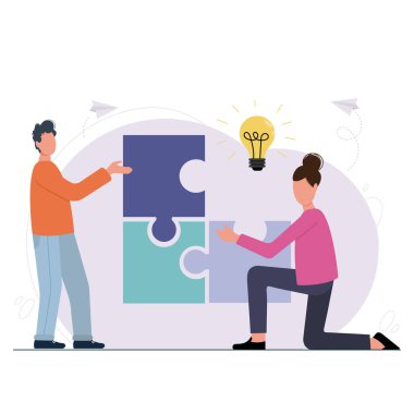 Yapboz elementlerini birbirine bağlayan iki kişi. İş adamı ve kadın yaratıcı çözümler arıyorlar. Takım çalışması işbirliği konsepti. İşbirliği, yönetim ve organizasyon.