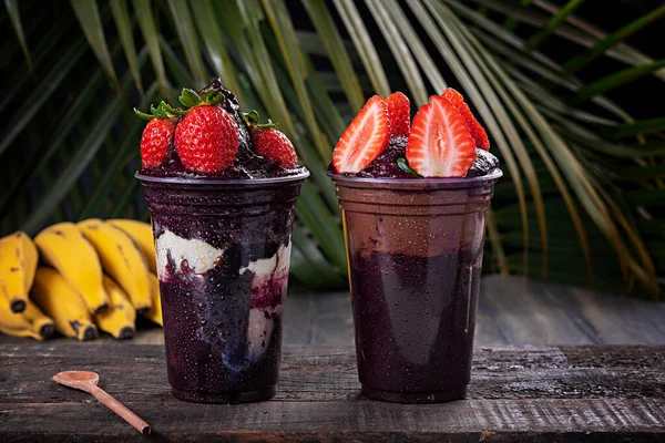 Taça Açaí Com Cobertura Morango Frutas Amazônia — Fotografia de Stock