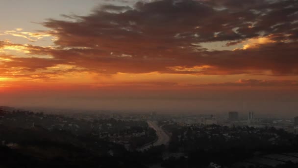 背景中的夕阳 — 图库视频影像