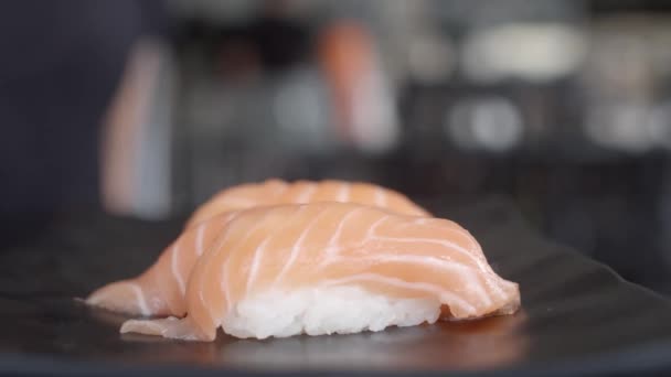 Et nærbillede af sushi – Stock-video