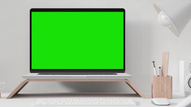 机の上に座っている開いているラップトップコンピュータのスクリーンショット — ストック動画