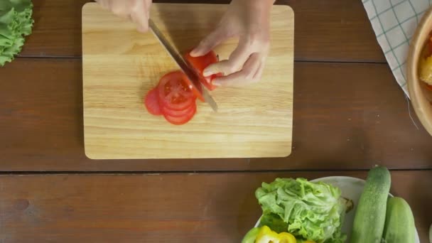 Food on the cutting board — Stock Video