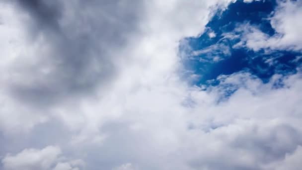 Nuvole in un cielo blu — Video Stock