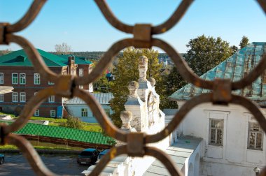 Verkhoturye Kremlin'in ana kapıya yukarıda mimari dekorasyon.