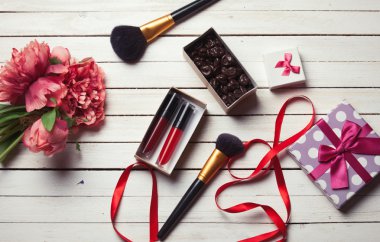 Şakayık makyaj kozmetik ile