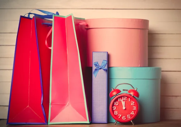 Packets and clock on the table — Stock Photo, Image