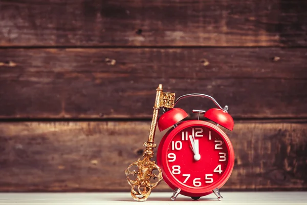 Photo of the clock and key — Stock Photo, Image