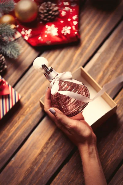 Female hand wrapping perfume — Stock Photo, Image