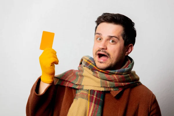 Stil Mann Mantel Und Schal Mit Karte Auf Weißem Hintergrund — Stockfoto