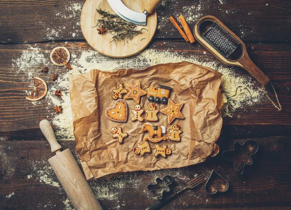 Vista Sobre Las Galletas Harina Una Bandeja Sobre Mesa — Foto de Stock