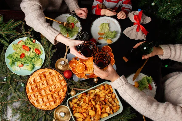 Familie Met Kerst Diner Bovenaanzicht — Stockfoto