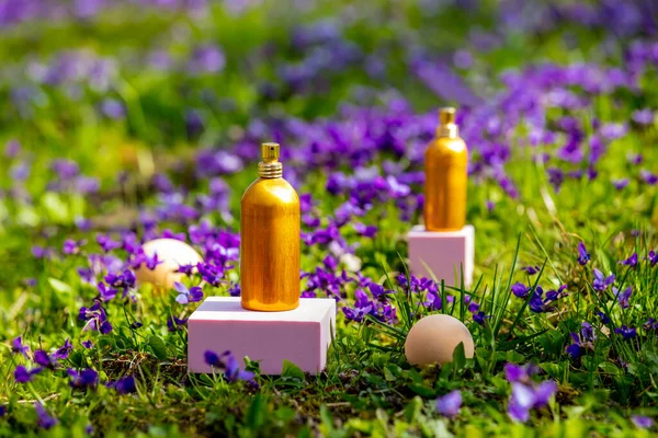 Golden Perfume Bottles Purple Flowers Meadow Spring Time — Φωτογραφία Αρχείου