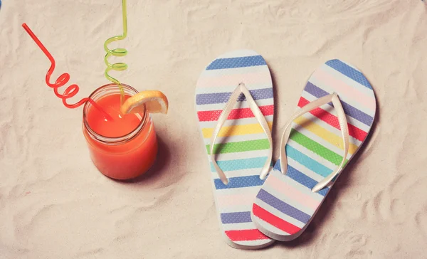 Jugo en la playa en fin de semana de verano — Foto de Stock