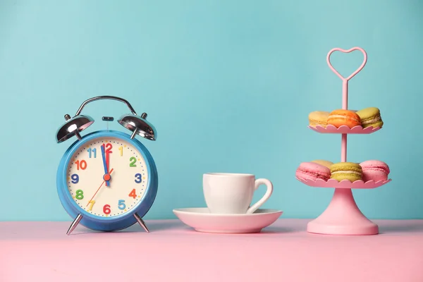한잔의 커피와 알람 시계 — 스톡 사진