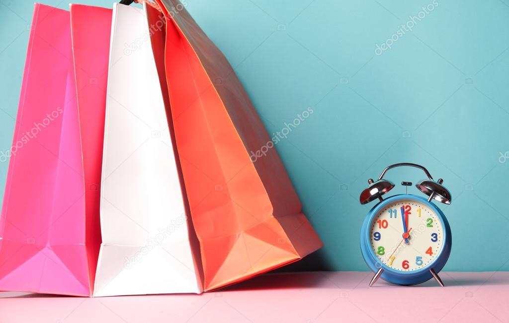 Shopping bags with clock 
