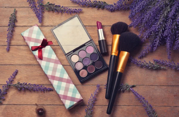 Kosmetik mit Lavendelblüten — Stockfoto