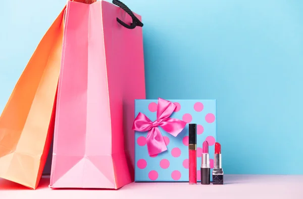 Cosmétiques de maquillage et coffret cadeau — Photo