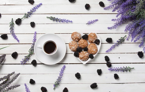 Taza de café y galletas —  Fotos de Stock