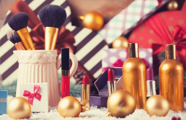 Makeup cosmetics and christmas gifts — Stock fotografie