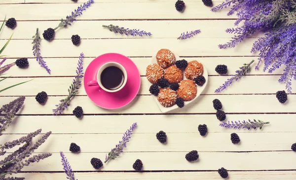 Taza de café y galletas —  Fotos de Stock
