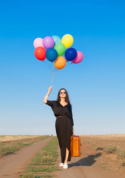 Meisje met veelkleurige ballonnen — Stockfoto