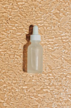 Dalgalı cam arka planda şeffaf kavanoz