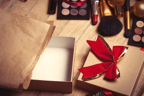 Kozmetikumok és a karácsonyi ajándék — Stock Fotó