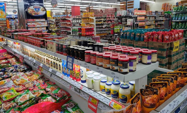 Row Goods Shelves Supermarket — Stock Photo, Image