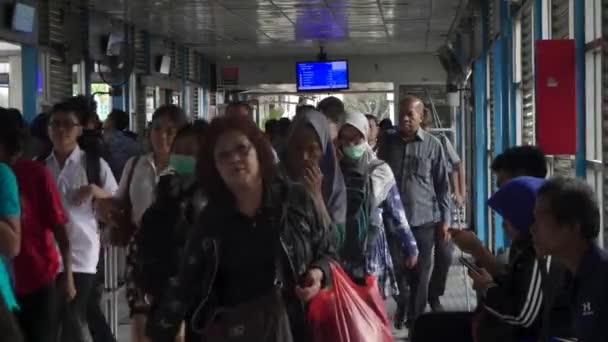 Jakarta Indonesia Giugno 2021 Atmosfera Affollata Passeggeri Degli Autobus Trans — Video Stock