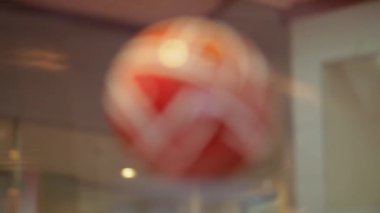 Jakarta, Endonezya-4 Ağustos 2021: Elektronik panoda Endonezya Borsasında Bileşik Hisse Fiyat Endeksi (IDX)