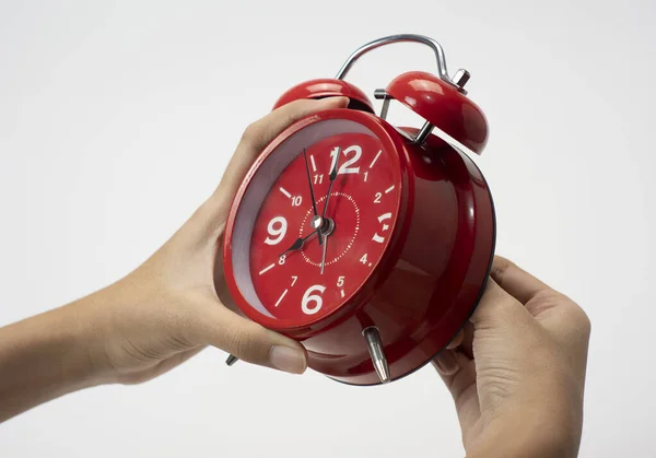 Mano Femenina Sosteniendo Despertador Rojo Para Que Coincida Con Tiempo — Foto de Stock