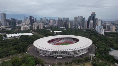 Jakarta, Endonezya-Nov 12, 2025: Öğleden sonra Gelora Bung Karno stadyumunun insansız hava aracı görüntüsü.