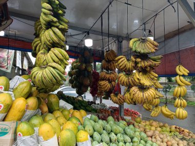 Sokak pazarında Taze Meyve Standı Görünümü