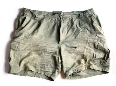 Sevgili güzel haki kısa pantolon