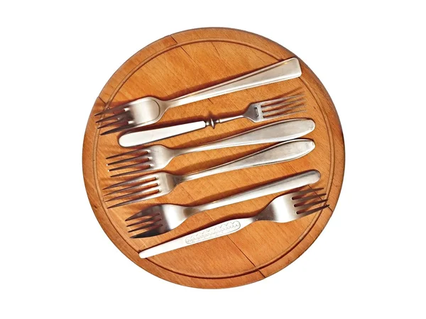 altı bir ahşap yuvarlak breadboard üzerinde Çatallar