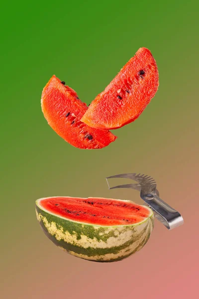 Watermeloen Plakken Snijmes Vliegen Voedsel — Stockfoto