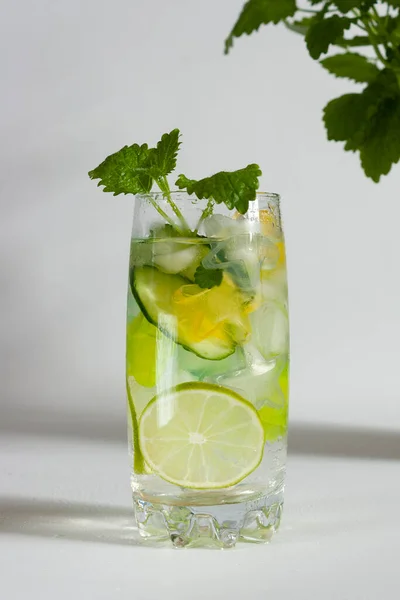 Glass Lemonade Mint Grey Background — Stock Photo, Image