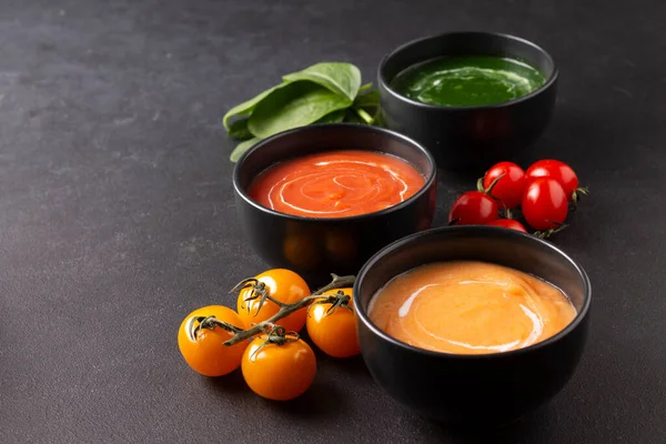 Salsa Tomate Verduras Sobre Fondo Negro — Foto de Stock