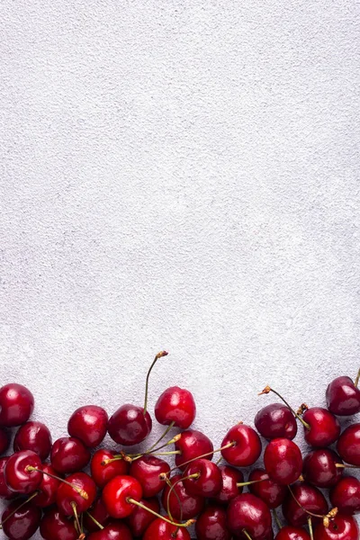 Bagas Cereja Vermelhas Frescas Fundo Branco — Fotografia de Stock