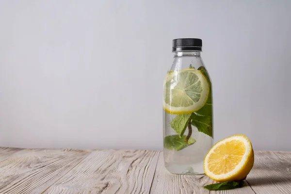 Fresh Lemonade Lemon Mint White Wooden Background — Stock Photo, Image