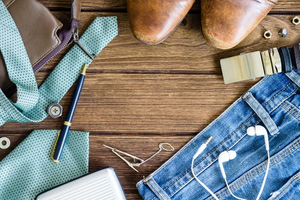 Hombre accesorios sobre fondo de madera Vista superior con espacio de copia — Foto de Stock