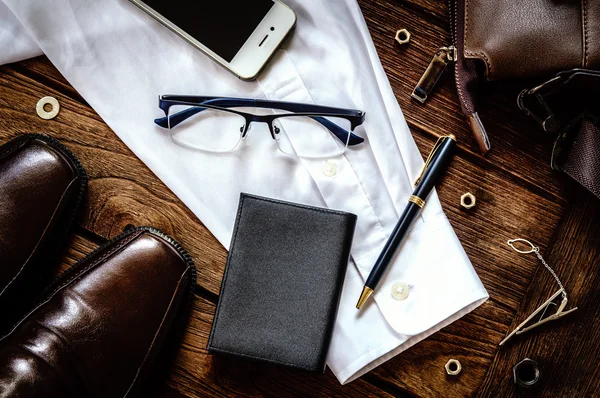 Adam Aksesuar ahşap arka plan Üstten Görünüm