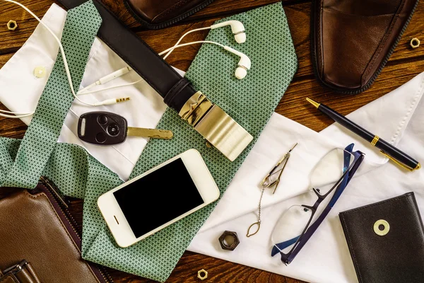 Man accessoires op houten achtergrond bovenaanzicht — Stockfoto